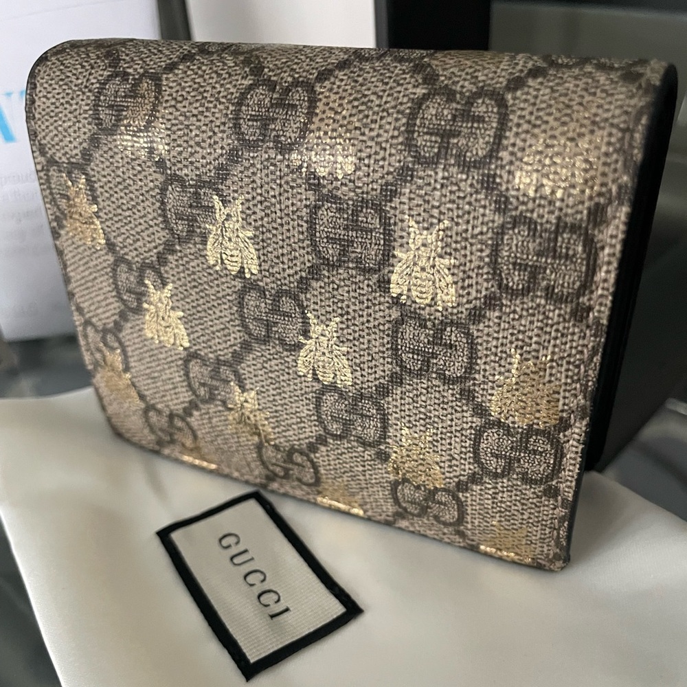 Authentic Gucci GG Supreme Bee Billfold wallet - Picture 2 of 8